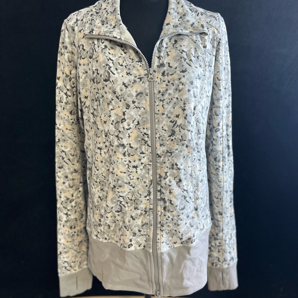 Size 10/12 Lululemon zip up jacket